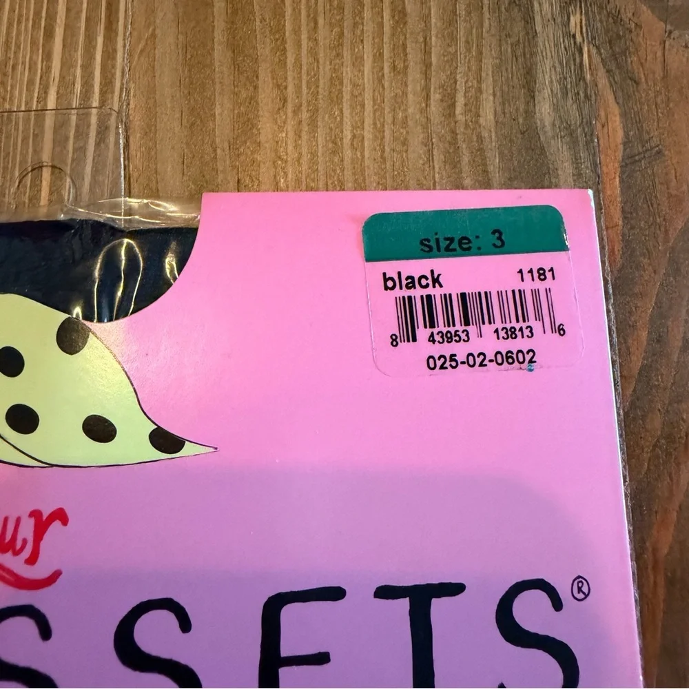 Assets sheer pantyhose new size 3‎